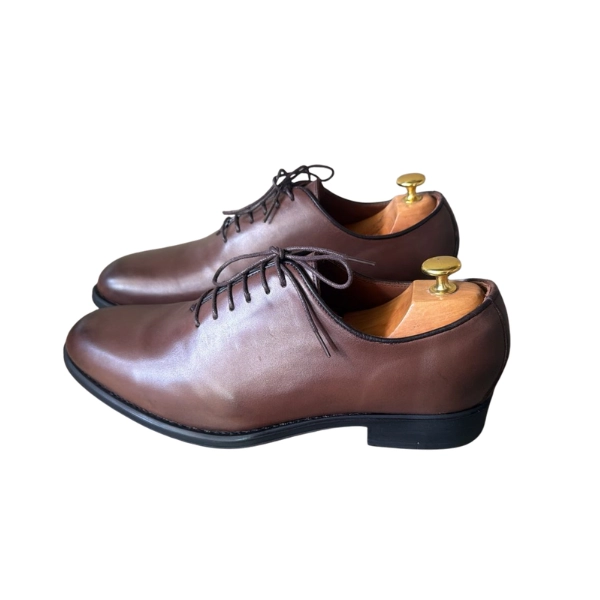 Chaussures de Ville Richelieu à Bout Uni en Cuir Marron – Image 2