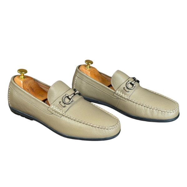 Mocassins à Mors en Cuir Grainé Beige Clair – Image 2